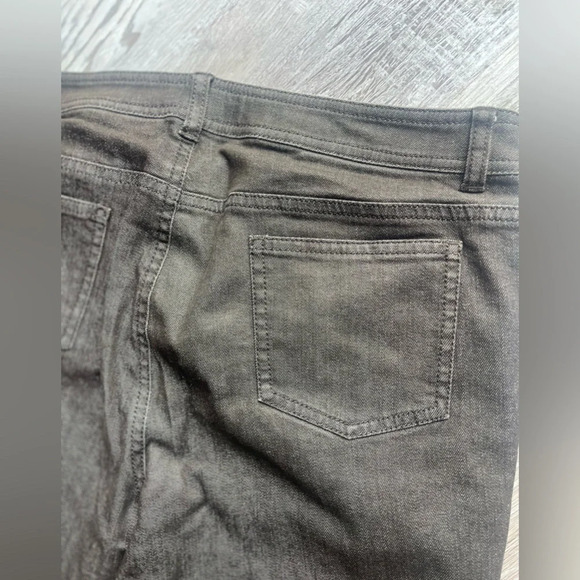 Lafayette 148 retail $500 -LIKE NEW size 6 straight leg jeans - Picture 4 of 8